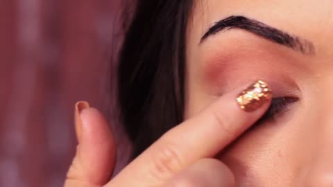 Beginners Eye Makeup Tutorial Using One Matte and One Metallic