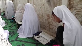 Decepción entre las afganas por el mantenimiento del cierre de las escuelas