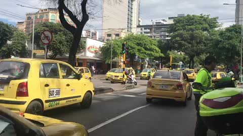 Restricción vial carrera 33 en Bucaramanga