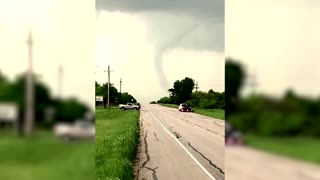 Video captures Tornado touching down in Texas