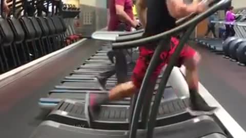 The fastest men on treadmill 40km/h - rumble