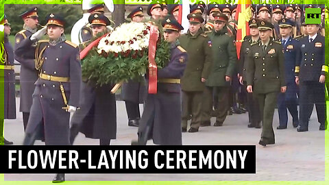 Chinese Defense Minister lays flowers at Tomb of the Unknown Soldier