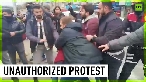 Banned Turkish protest turns violent
