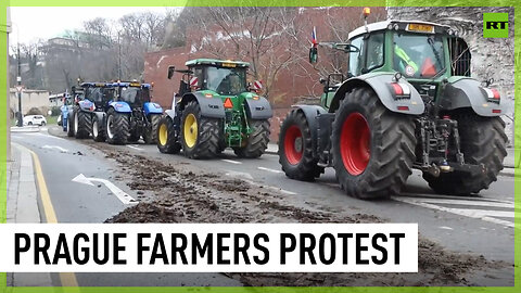 Convoy of tractors takes over Prague streets