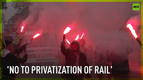 Paris railway workers march against rail privatization for 'climate and jobs’