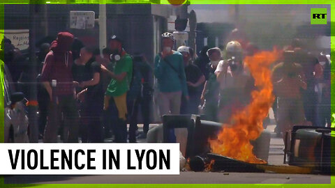 Absolute mayhem breaks out at anti-pension reform protest in Lyon