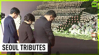 South Koreans pay tribute to Seoul crush victims
