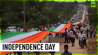 Thousands carry 9km-long Indian flag celebrating independence from British rule