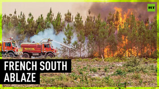 Firefighters battle blaze in French South
