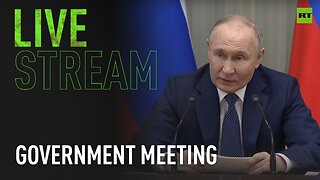 Putin holds meeting with government ministers
