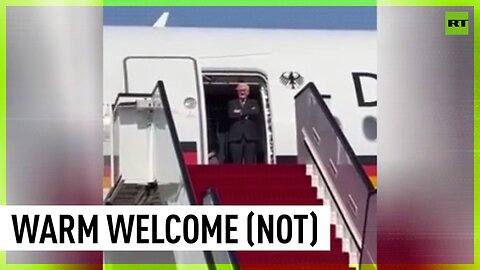 German president left waiting on tarmac in Qatar