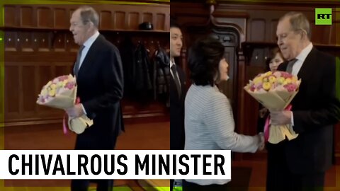 FM Lavrov gives flowers to North Korean counterpart Choe Son Hui