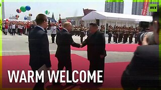 Kim Jong-un greets President Putin on Pyongyang Square