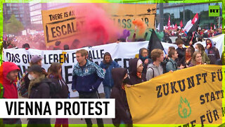 Crowds hit Vienna streets to decry energy prices and inflation