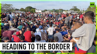 Huge caravan of migrants heads towards Mexico-US border