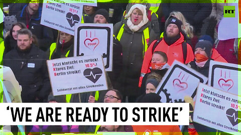 Public workers protest demanding higher wages in Berlin