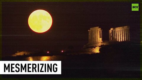 Timelapse: Supermoon rising in the sky near Athens