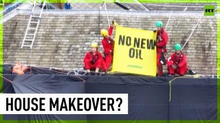 Greenpeace activists cover UK PM’s home in black cloth