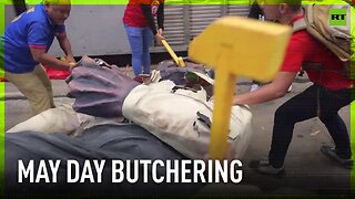 Protesters butcher effigy of Filipino president on May Day