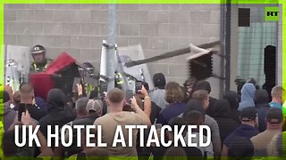 Protesters attack Holiday Inn Express hotel housing migrants in UK