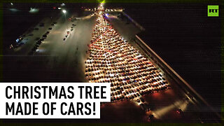 Holiday flashmob: Hundreds of drivers form a Christmas tree with cars in Siberia