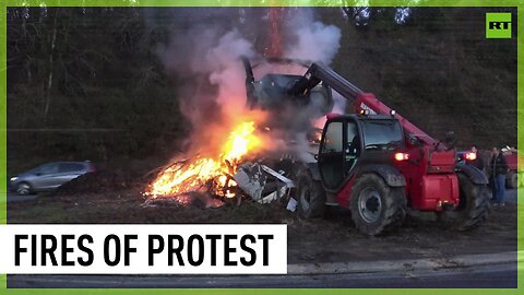 Huge fires burn as Brittany farmers protest European agriculture laws