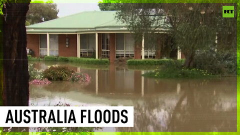 Hundreds rescued in Australia amid flash floods