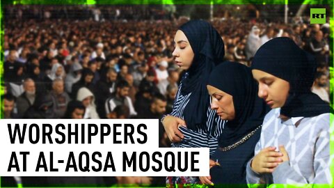 Quarter of a million worshippers gather for prayers at Al-Aqsa Mosque