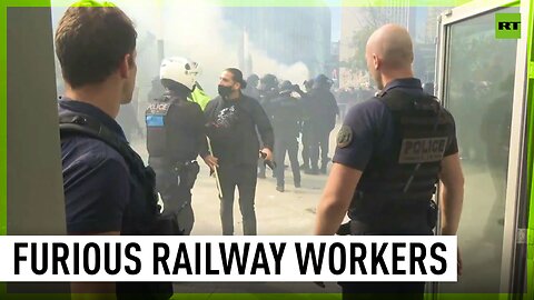 Railway workers strike | Angry protesters storm Ministry of Ecological Transition in Paris