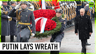 Putin pays respects at Tomb of the Unknown Soldier