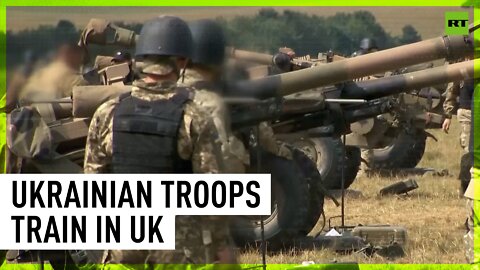 Ukrainian troops receive weapons training in England