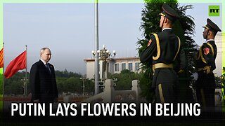 Putin pays homage with flowers at Monument to People's Heroes in Beijing