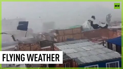 Mad weather | Strong wind sends Bogota roofs flying