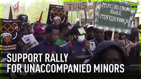 Paris activists march in support of unaccompanied minors