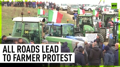 Italian farmers reach Colosseum, demand to speak DIRECTLY to govt
