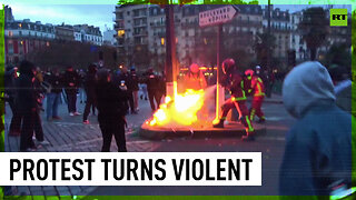 Demonstrators clash with cops as pension protests persist in Paris