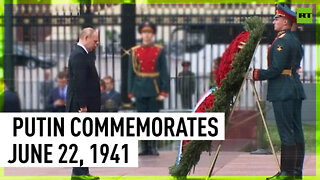 Putin lays flowers at Tomb of Unknown Soldier