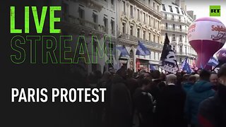 Protests against pension reform in Paris continue