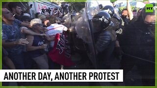 Protesters pepper sprayed as fierce riot grips Buenos Aires again