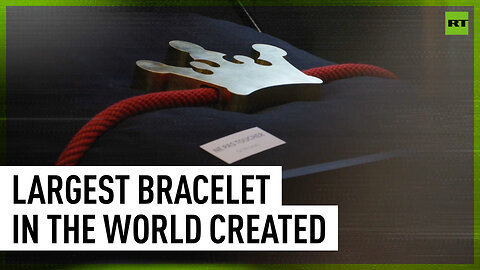 Giant bracelet for Statue of Liberty sets Guinness World Record
