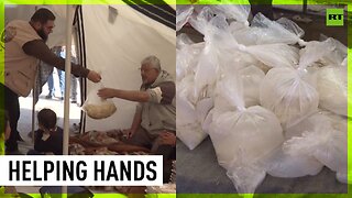 Volunteers in Rafah distribute bread to those in need
