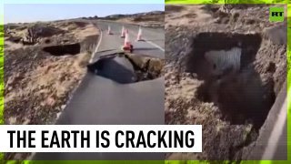 Series of continuing small earthquakes cause cracks in Iceland road