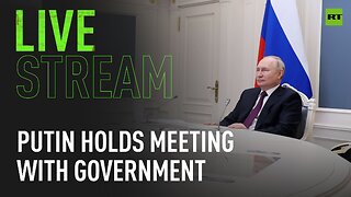 Putin chairs meeting with government