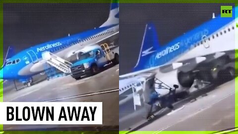 Extreme winds send Boeing 737 spinning in Buenos Aires