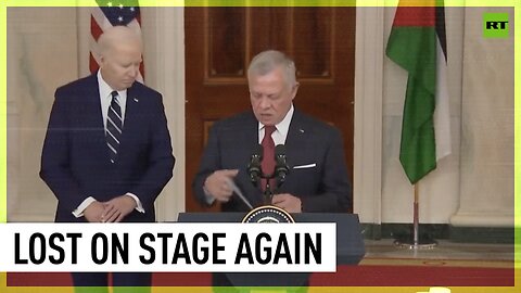 Biden gets lost on stage