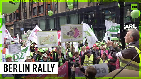 Public sector workers rally in Berlin for better working conditions