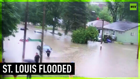 Flash floods in St. Louis leave one dead