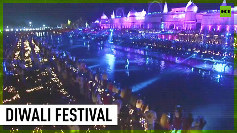 Indian city lights 1.5 million lamps as part of Diwali festival