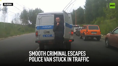 Smooth criminal escapes police van stuck in traffic