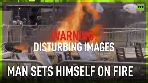 Man dies after setting himself on fire outside Trump trial | WARNING: GRAPHIC FOOTAGE